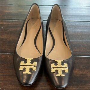 Tory Burch Black and Gold Leather Loafers with Iconic Logo